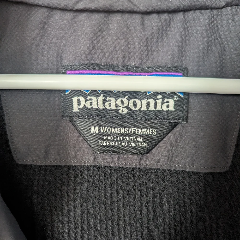 Patagonia Black Hooded Jacket - Picture 6 of 8